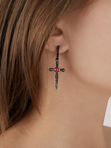 Серьги из черненого золота, гранатов и черных бриллиантов, 2