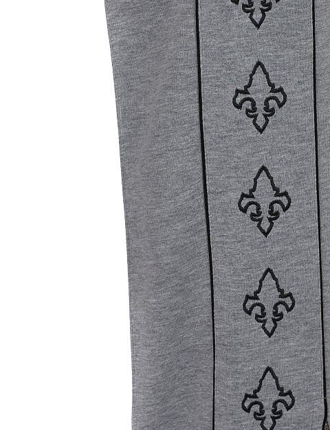 Серый костюм с укороченной толстовкой и вышивкой в виде лилий, 5