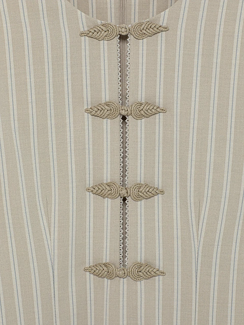 Бежевое платье в полоску с манжетами из меха норки, 3