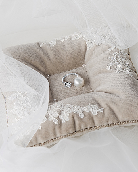 Бежевая бархатная подушка для колец, 4