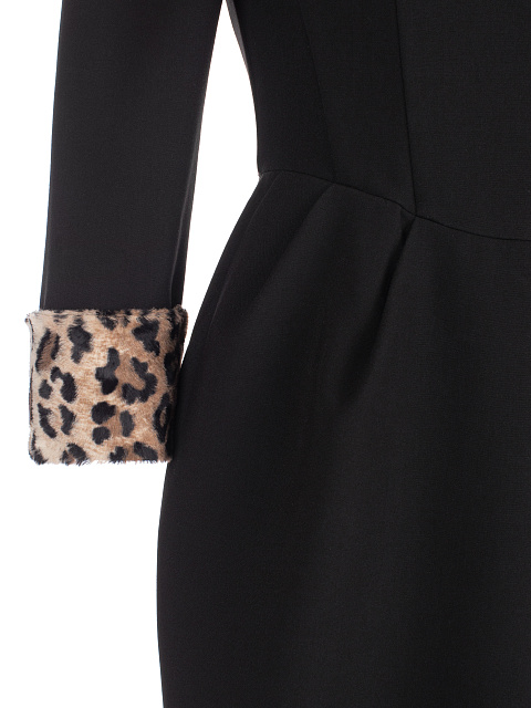 Черное платье-футляр с вырезом-каре, 3