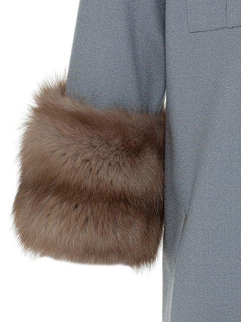Серое платье-макси из костюмной ткани с меховыми манжетами, 4