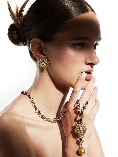 Колье с кулоном в виде тигра из золота, черных и желтых бриллиантов и жемчуга, 2 Колье с кулоном в виде тигра из золота, черных и желтых бриллиантов и жемчуга, 2