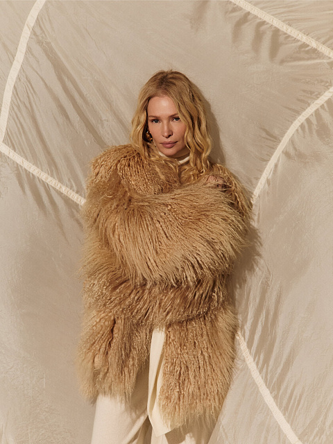 Бежевая короткая шуба из меха ламы, 4 Бежевая короткая шуба из меха ламы, 4