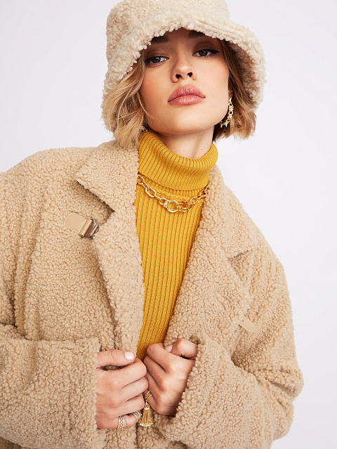 Бежевый жакет из эко-меха, 8