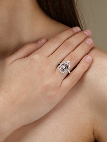 Кольцо из белого золота с морганитом в огранке "груша", 2