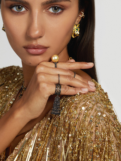 Кольцо-кисть из черненого золота с бриллиантами, 3 Кольцо-кисть из черненого золота с бриллиантами, 3