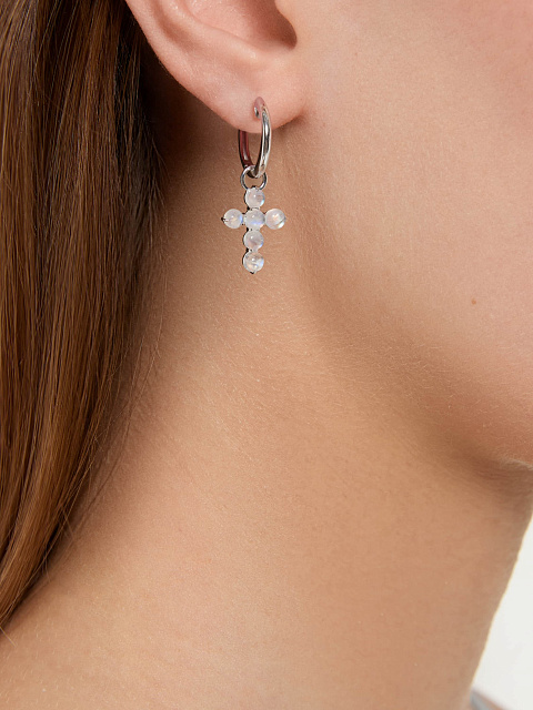 Хупсы из белого золота с подвесками в виде крестов с лунным камнем, 2 Хупсы из белого золота с подвесками в виде крестов с лунным камнем, 2