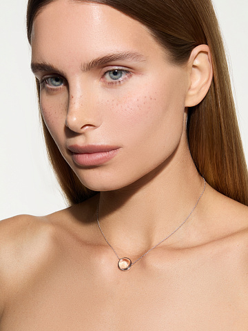 Колье с кулоном с буквой B из белого золота с горным хрусталем, 2 Колье с кулоном с буквой B из белого золота с горным хрусталем, 2