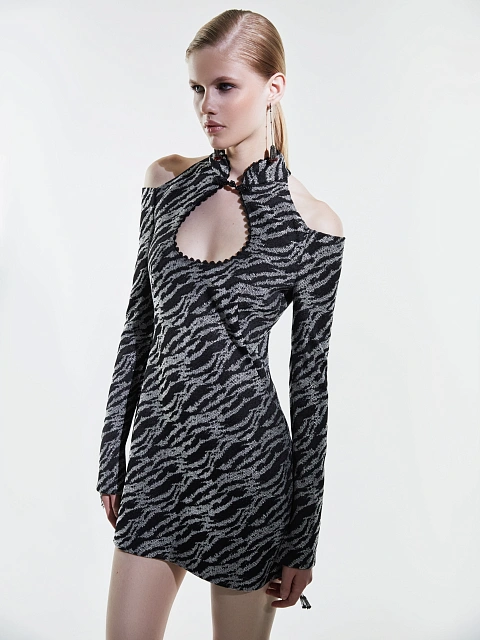 Черное платье-мини из жаккарда с открытыми плечами, 2