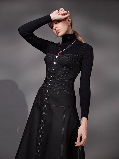 Черное платье-миди из денима с контрастными швами, 6