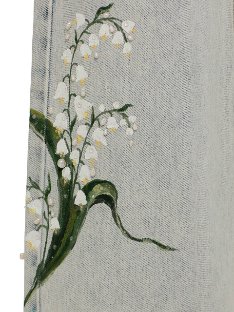 Голубые джинсы с вышивкой в виде ландышей и дырками, 5