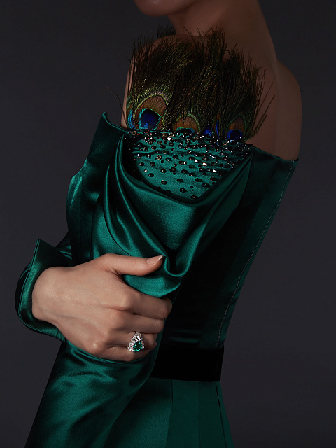 Кольцо из белого золота с изумрудами и бриллиантами, 11 Кольцо из белого золота с изумрудами и бриллиантами, 11