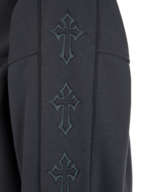 Темно-серый трикотажный костюм с вышивкой в виде крестов, 4 Темно-серый трикотажный костюм с вышивкой в виде крестов, 4