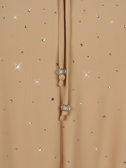 Бежевое платье-макси с фигурным вырезом и стразами, 4