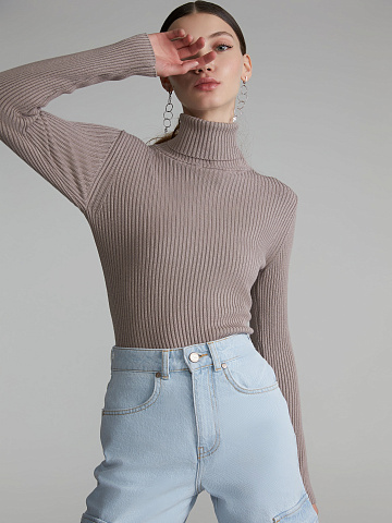 Светло-коричневая трикотажная водолазка в рубчик, 2