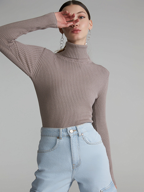 Светло-коричневая трикотажная водолазка в рубчик, 2