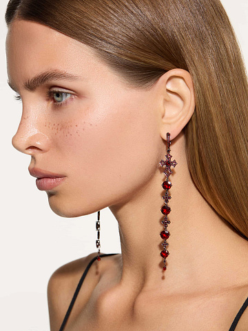 Серьги из черненого золота с гранатом, 2