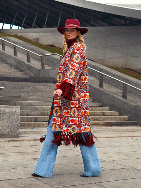 Красная накидка с узором и бахромой, 8