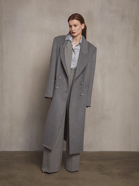 Серое двубортное пальто с фигурными лацканами, 4