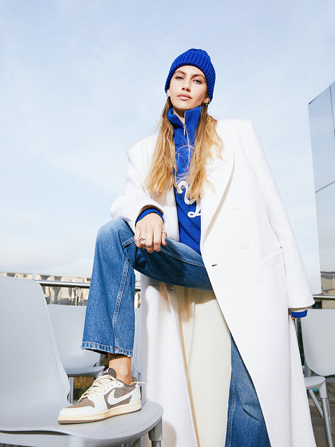 Молочное двубортное пальто с фигурными лацканами, 2