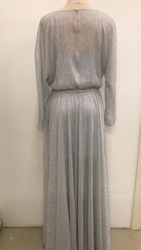 Платье из трикотажа с люрексом серебро, рукав летучая мышь, вырез лодочка, 1