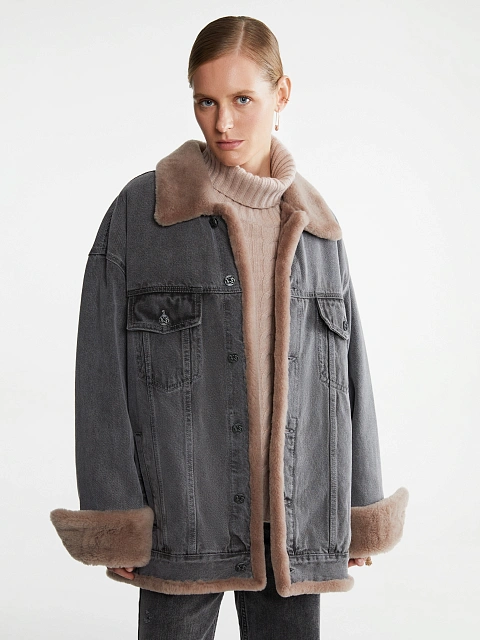 Серая джинсовая куртка с коричневым подкладом из овчины, 12