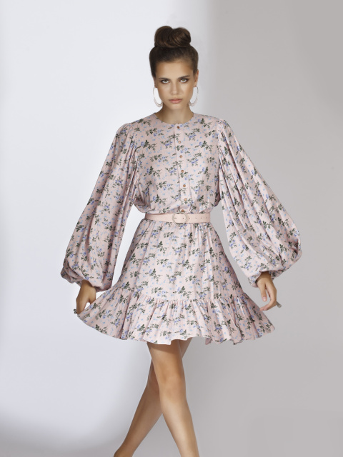 Короткое платье из розовой вискозы с цветочным принтом, 1