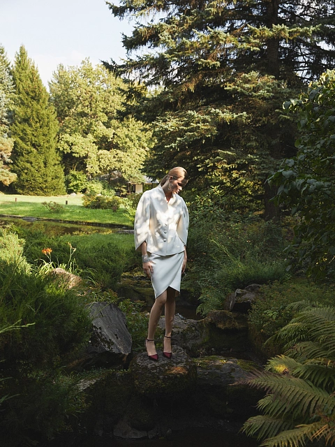 Белый костюм из хлопка с юбкой-мини, 8