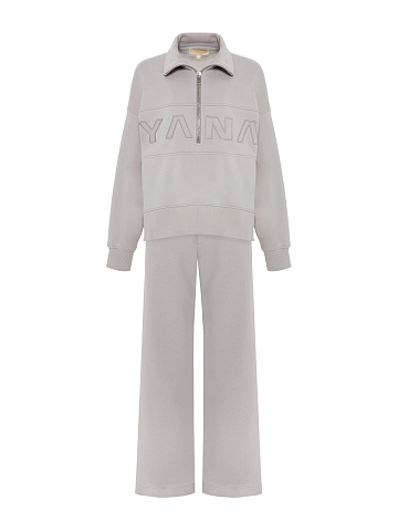 Серый монохромный трикотажный костюм с вышивкой, 1