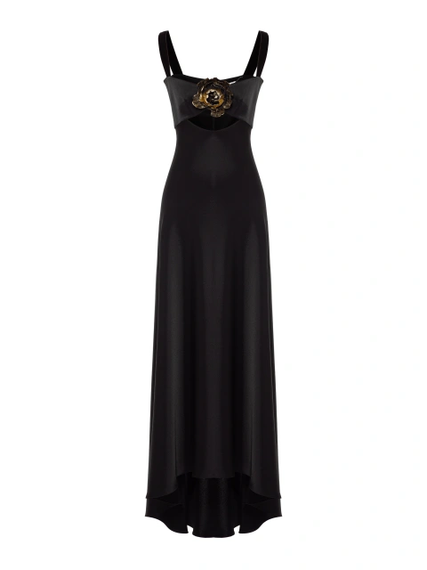 Черное платье-макси из шелка с вырезом и розой, 1