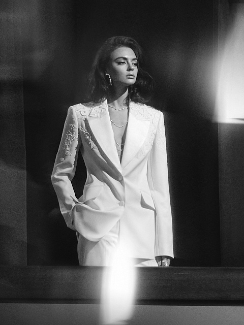 Костюм-тройка расшитый кружевом и жемчугом, 13