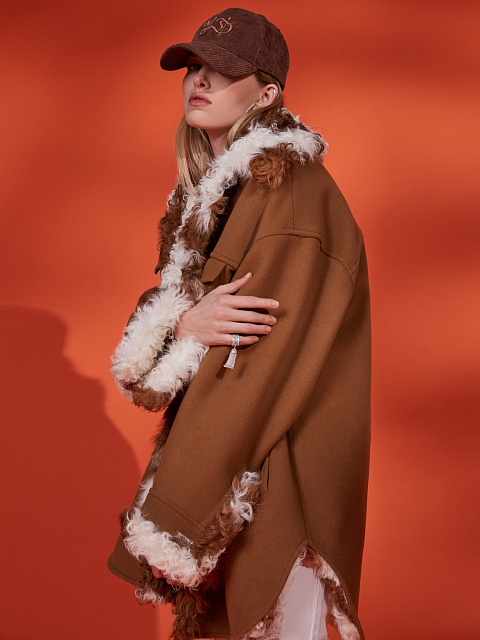 Коричневая объемная куртка с подкладом из овчины, 7