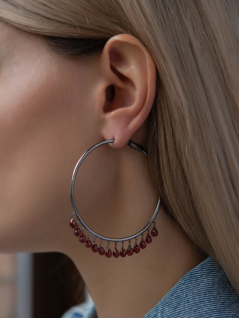 Хупсы из черненого золота с гранатами, 2 Хупсы из черненого золота с гранатами, 2