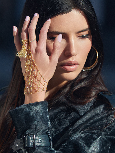 Слейв-браслет из желтого золота и бесцветных топазов круглой огранки, 2