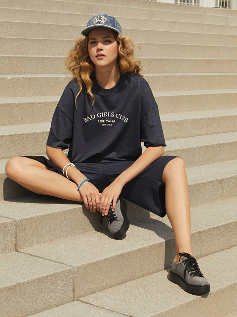 Темно-синяя джинсовая кепка с бежевой вышивкой, 8