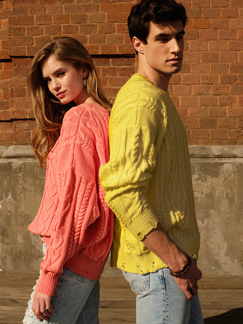 Коралловый хлопковый свитер с косами, 4