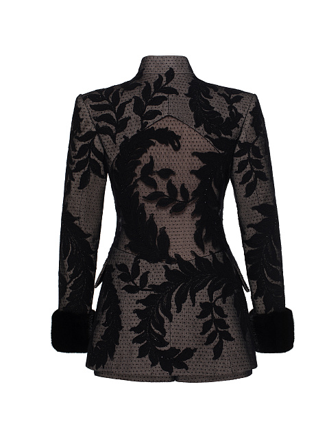 Черный костюм-двойка с отделкой из кружева и меха норки, 4