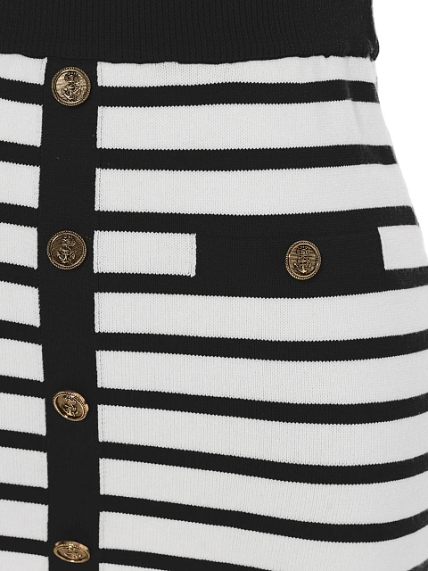 Белый комплект в черную полоску из топа и юбки-мини, 3