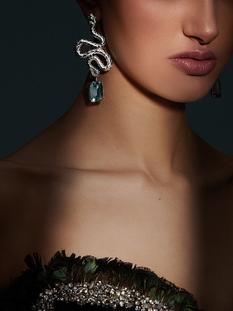 Серьги из белого золота с празиолитами, сапфирами и бриллиантами, 3