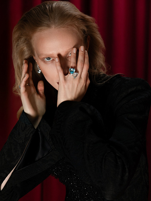 Кольцо из белого золота с топазом огранки «сердце», 4