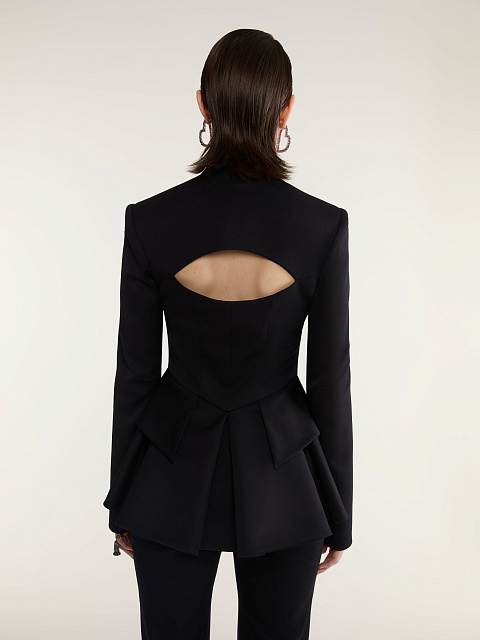 Черный костюм-двойка из жакета с разрезами и брюк, 6