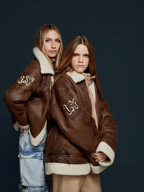 Коричневая укороченная дубленка из эко-меха, 16