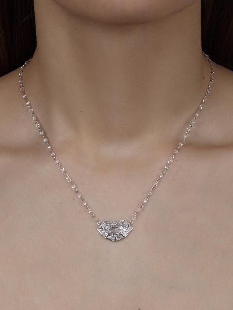 Колье с кулоном в форме губ из белого золота с бриллиантами, 2