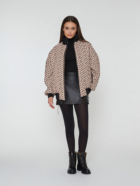 Светло-розовый стеганый бомбер в горошек, 2