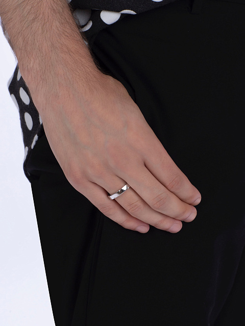 Кольцо из белого золота с бриллиантами круглой огранки, 4 Кольцо из белого золота с бриллиантами круглой огранки, 4