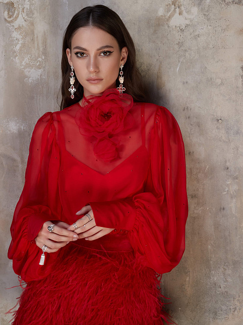 Красное шифоновое платье с юбкой из перьев, 5