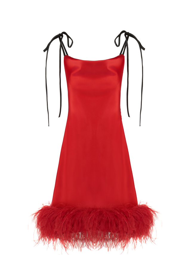 Красное атласное платье-комбинация с боа, 1