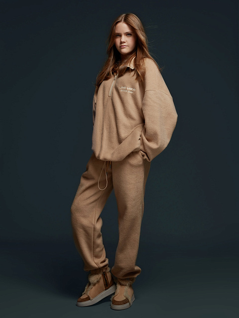 Бежевый флисовый костюм с вышивкой, 5