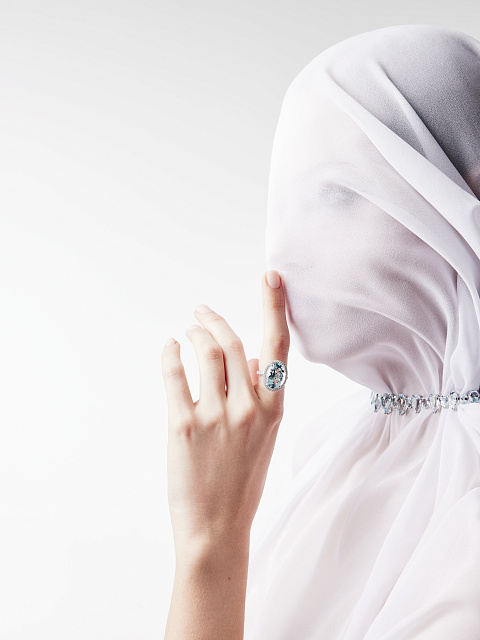 Кольцо из белого золота с овальным аквамарином и бриллиантами, 6